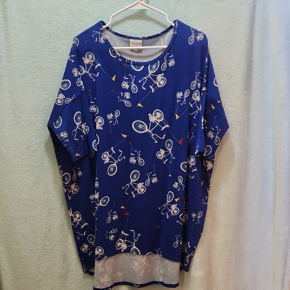LuLaRoe Blue and Red Graphic Top